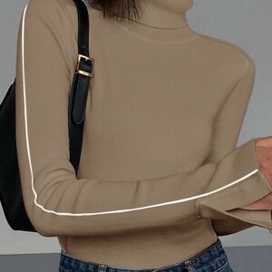 Contrast piping turtle neck sweater by Commense Size S